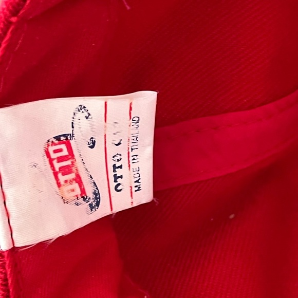 OTTO Red Cap with White Label - Picture 9 of 11